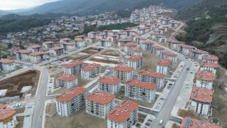Cumhuriyet tarihinin en büyük inşa çalışmasının yürütüldüğü Hatayda afetzede vatandaşların sıcak yuva heyecanı sürüyor