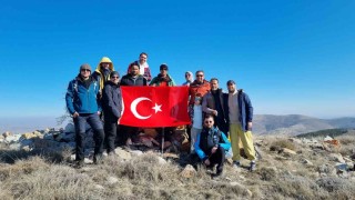 Dağcılar Kırşehir zirvelerinde Türk Bayrağı açtı