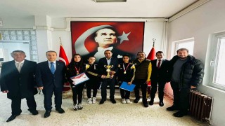 Dart takımı şampiyonlarından Kaymakam Partala ziyaret