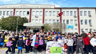 Datçada öğrencilerden 20. yıl kutlaması