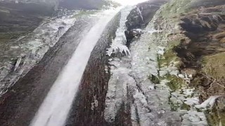 Değirmendere Şelalesi Soğuk Havanın Etkisiyle Kısmen Dondu