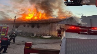 Denizli’de Çıkan Yangında İş Yeri Kullanılamaz Hale Geldi