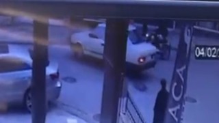 Denizlide otomobile çarpan motosikletli yaralandı