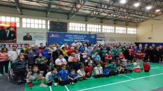 Denizlili para badmintoncular Türkiye şampiyonasına damga vurdu