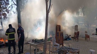 Depoda bulunan odunlukta çıkan yangını itfaiye söndürdü