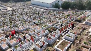 Deprem Şehitliği’nde Hüzünlü Yıl Dönümü Ziyareti