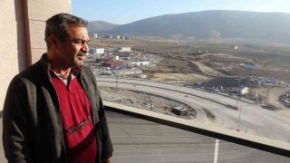 Depremde 2 evi yıkılan depremzedenin ev sevinci