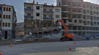 Depremde evi ve iş yeri zarar gören vatandaş: Devletin gücünün ne kadar büyük olduğunu gördük