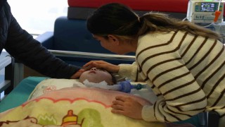 Depremde öldü denilen ailenin 2 hafta aradığı Asiye bebek Eskişehirde tedavi edildi