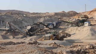 Depremin vurduğu Hatayda, enkaz döküm sahasında saatte 500 ton enkaz atığı geri dönüştürülüyor