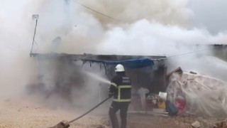 Depremzede ailenin kaldığı konteynerda yangın çıktı