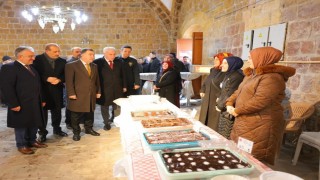 Depremzedelere yönelik Bayburtta açılan hayır çarşısına yoğun ilgi