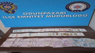 Dernekte yasadışı kumar oynayan 5 kişiye 46 bin 235 lira ceza