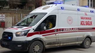 Devrilen motosiklet sürücüsü yaralandı