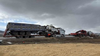 Devrilen tırda 25 ton büyükbaş hayvan yeni çevreye saçıldı