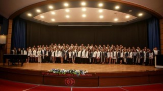 Diş Hekimliği Fakültesi öğrencileri beyaz önlük giydi