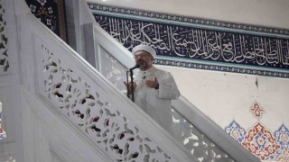 Diyanet İşleri Başkanı Erbaş: Lüks ve israfın sergilendiği, ihtiyaç sahiplerinin unutulduğu iftar sofraları kurmayalım