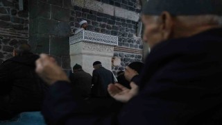 Diyarbakırda depremde hayatını kaybedenler için Mevlid-i Şerif okundu