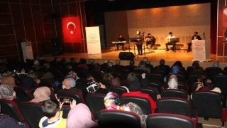 Diyarbakırda halka açık şiir ve türkü dinletisi