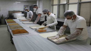 Diyarbakırda lotuslu soğuk baklava üretildi