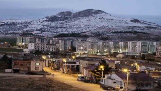 Diyarbakırın Ergani ve Dicle ilçelerinde kar yağdı