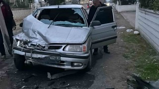 Dörtyolda iki otomobil çarpıştı: 9 yaralı