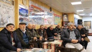 Dudakların arasına iğne koyuyor, dakikalarca sözlü atışıyorlar