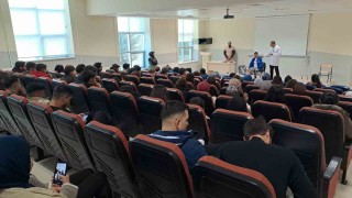 Düger, KAEÜde ampute hastalarla öğrencilere ders anlattı