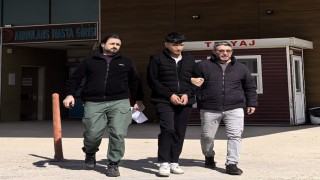 Dur ihtarına uymadı jandarmaya çarptı