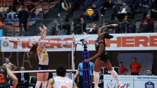 Eczacıbaşı Dynavit, AXA Sigorta Kupa Voleyde adını dörtlü finale yazdırdı