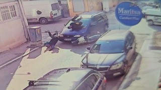 Edirnede otomobil ile motosiklettin çarpışma anı kamerada: 2 yaralı