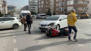 Edirnede otomobille çarpışan motosikletli yarandı