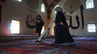 Edirnedeki tarihi camilerde Ramazan hazırlıkları başladı
