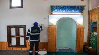 Efelerin ekipleri Gölcükte camiyi yeniledi