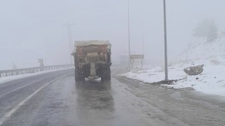 Elazığ Belediyesi karla mücadele çalışmalarına aralıksız devam ediyor