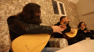 Elazığda 20 gönüllü öğretmenden Fıratın Türküsü korosu: TRT repertuvarındaki eserler seslendiriliyor