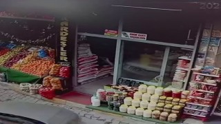 Elazığda otomobil manav tezgahına çarptı