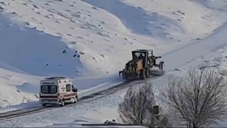 Elazığda zorlu kış şartlarında ekipler engel tanımadı