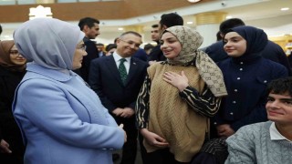 Emine Erdoğan, Gaziantepte Şahinbey Millet Kütüphanesini ziyaret etti