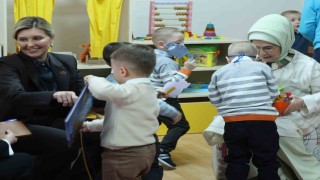 Emine Erdoğan ve Zelenska savaş mağduru çocukları ziyaret etti