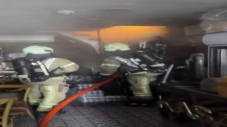 Eminönünde alev alev yanan restoranın içi görüntülendi