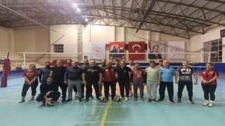 Erdekte kurumlar arası voleybol turnuvası başladı