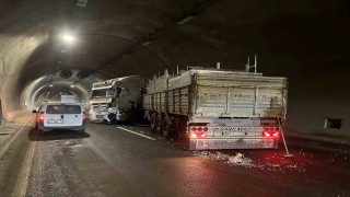 Erkenek Tünelinde trafik kazası: 1 yaralı