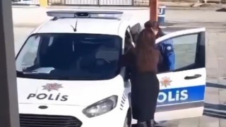 Erzincan polisi çocukların şarkı isteğini geri çevirmedi