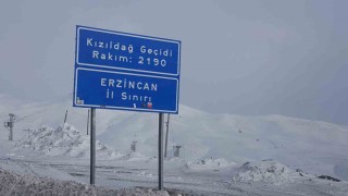 Erzincanın yüksek kesimlerinde kar ve sis etkili oluyor