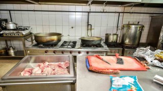 Esenyurtta halk sağlığını tehdit eden restoran mühürlendi
