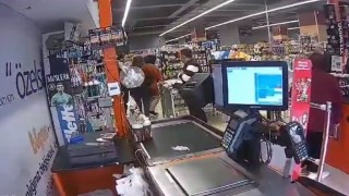 Esenyurtta işten çıkarılan market çalışanı ortalığı bir birine kattı
