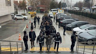 Eskişehirde tefecilik suçundan mahkeme sevk edilen şüphelilerin 4ü tutuklandı