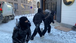 Eskişehire beklenen yağış geldi, çocuklar kartopu savaşı yaptı