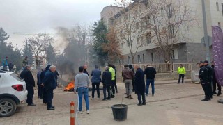 Esnaflar daralan yol için eylem yaptı